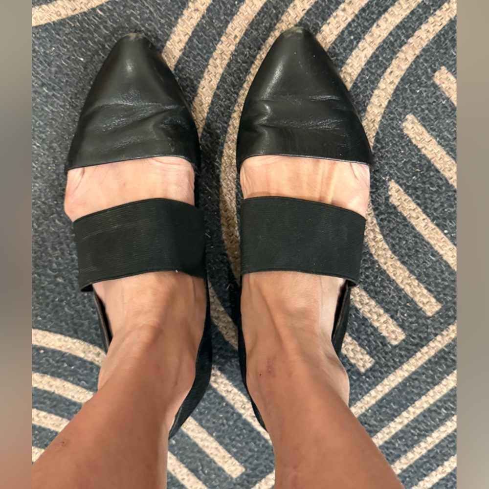 Tahari Women's Pointed Black Leather Flats